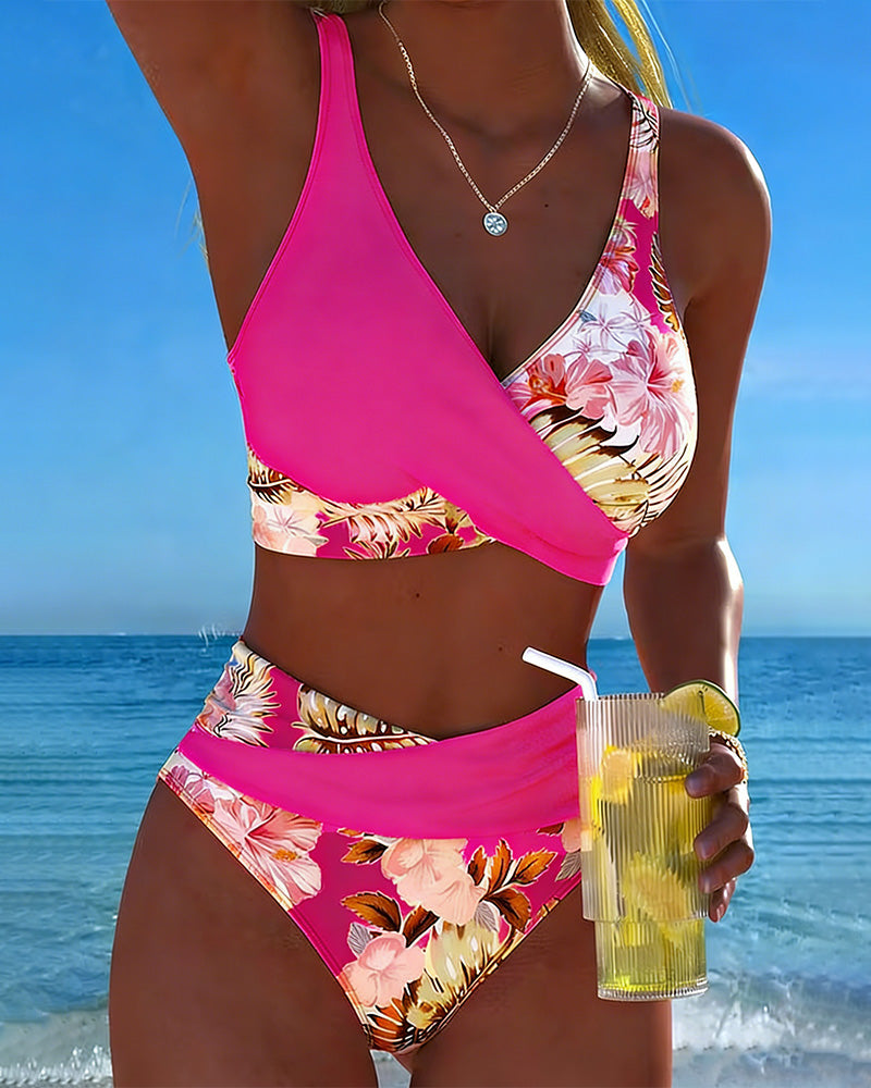 Bikini with kontrastierendem Blumenmuster and Schlitz