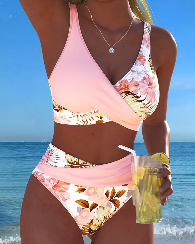 Bikini with kontrastierendem Blumenmuster and Schlitz