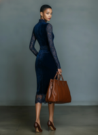 Amelia | Dunkelblaues Samt MidiDress Spitze V-Neck