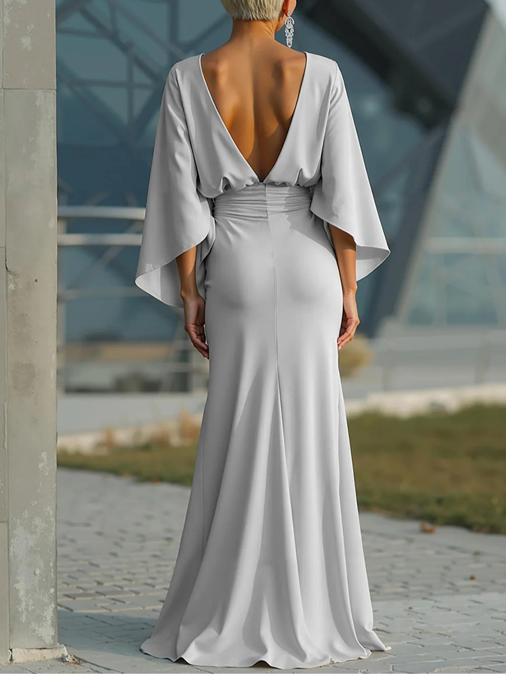 Clara | Elegant V-Neck, rückenfreies Dress ohne Ärmel